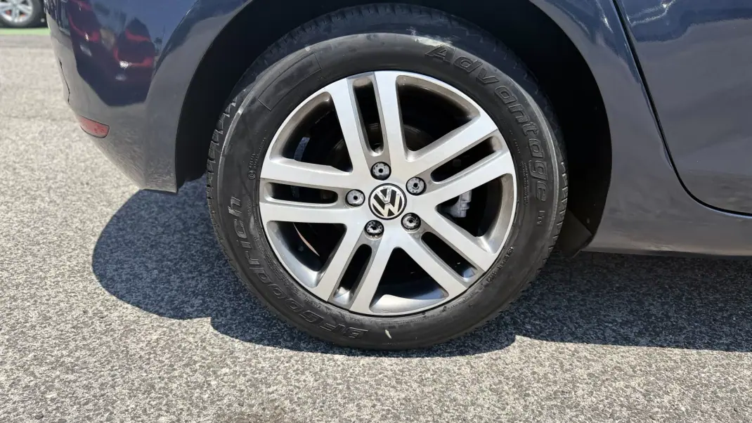 Volkswagen Golf 2010 - 8950 EUR, 141014 km - AUTO.MOTO.pt - 141014km - foto 18 de 43