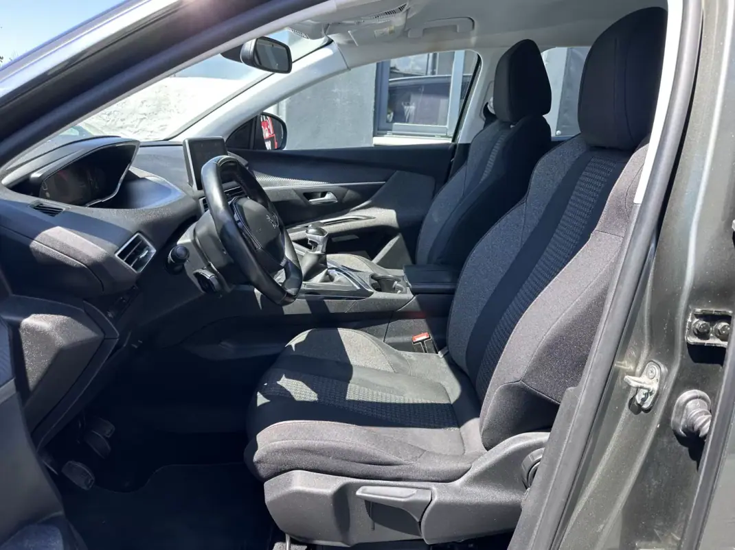 Peugeot 5008 2017 - 13900 EUR, 200000 km - AUTO.MOTO.pt - 200000km - foto 18 de 49