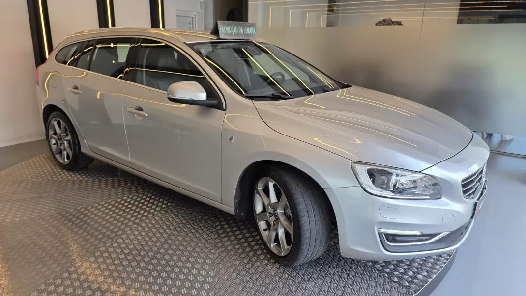 Volvo V60 2015 - 11900 EUR, 314478 km - AUTO.MOTO.pt - 314478km - foto 22 de 60