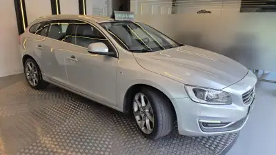 Volvo V60 2015 - 11900 EUR, 314478 km - AUTO.MOTO.pt - 314478km - foto 22 de 60