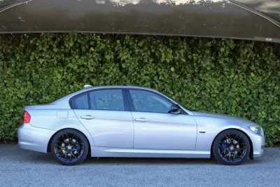 BMW 320 2010 — photo 6 of 18
