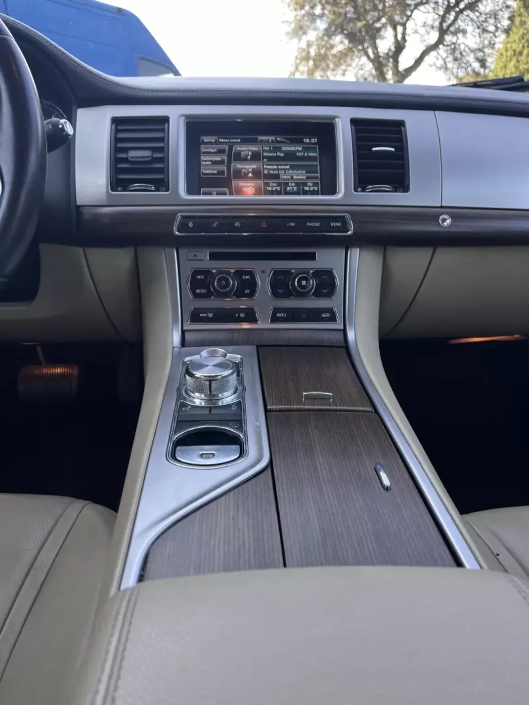 Jaguar XF Sportbrake 2013 - 15999 EUR, 245000 km - 245000km - foto 16 de 32