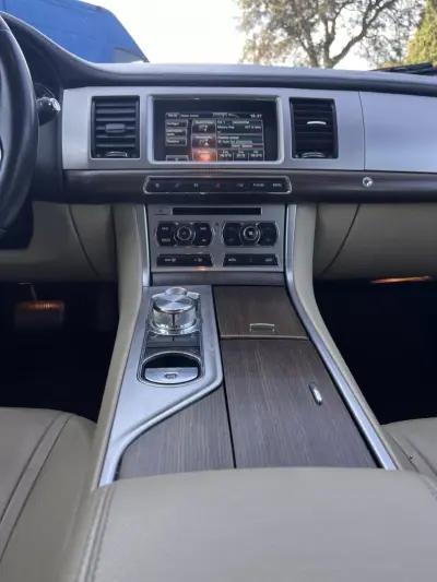 Jaguar XF Sportbrake 2013 - 15999 EUR, 245000 km - 245000km - foto 16 de 32