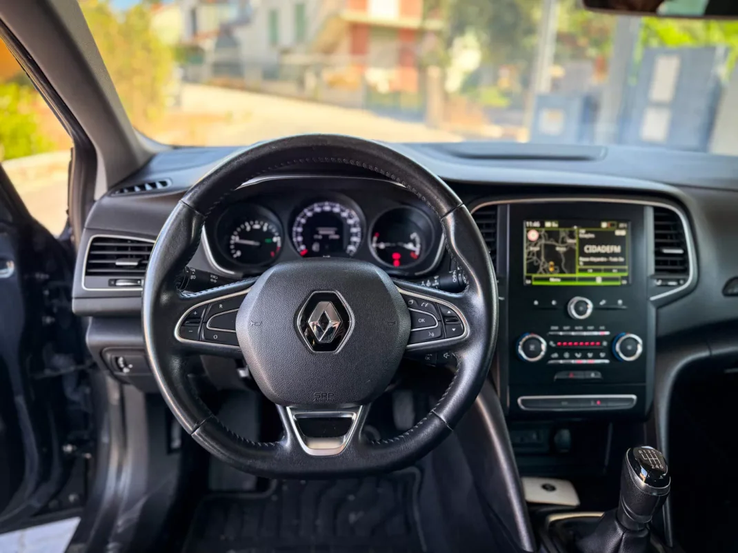 Renault Mégane 2019 - 12590 EUR, 170000 km - 170000km - foto 6 de 12