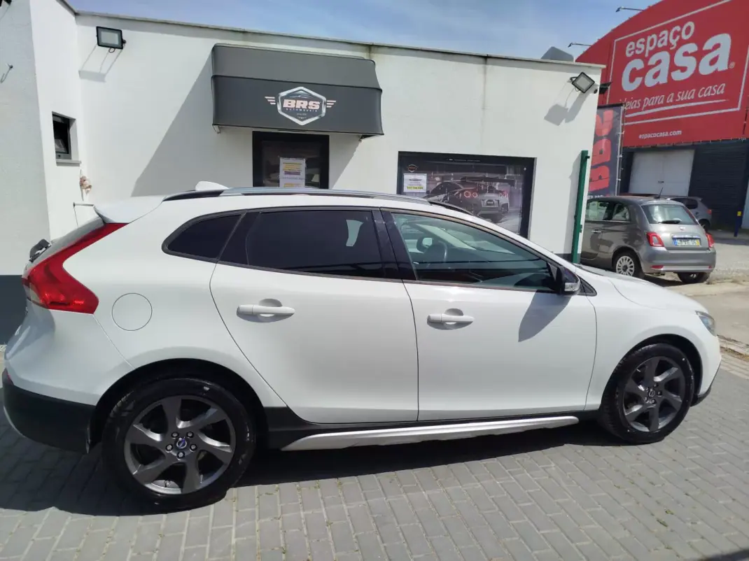 Volvo V40 Cross Country 2014 - 13950 EUR, 143620 km - AUTO.MOTO.pt - 143620km - foto 2 de 19