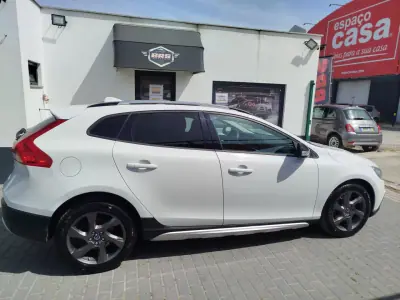 Volvo V40 Cross Country 2014 - 13950 EUR, 143620 km - AUTO.MOTO.pt - 143620km - foto 2 de 19