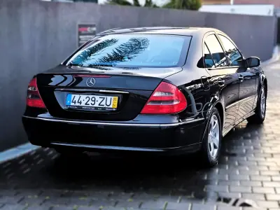 Mercedes-Benz E 220 2005 - 10950 EUR, 175000 km - AUTO.MOTO.pt - 175000km - foto 3 de 43