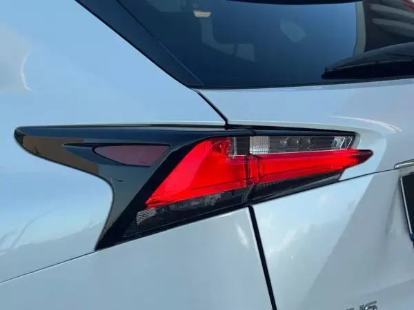 Lexus NX 300h 2014 - 23750 EUR, 66500 km - AUTO.MOTO.pt - 66500km - foto 8 de 29
