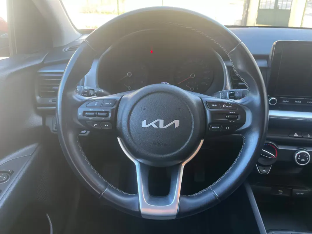 Kia Stonic 2023 - 15250 EUR, 38000 km - 38000km - foto 14 de 15