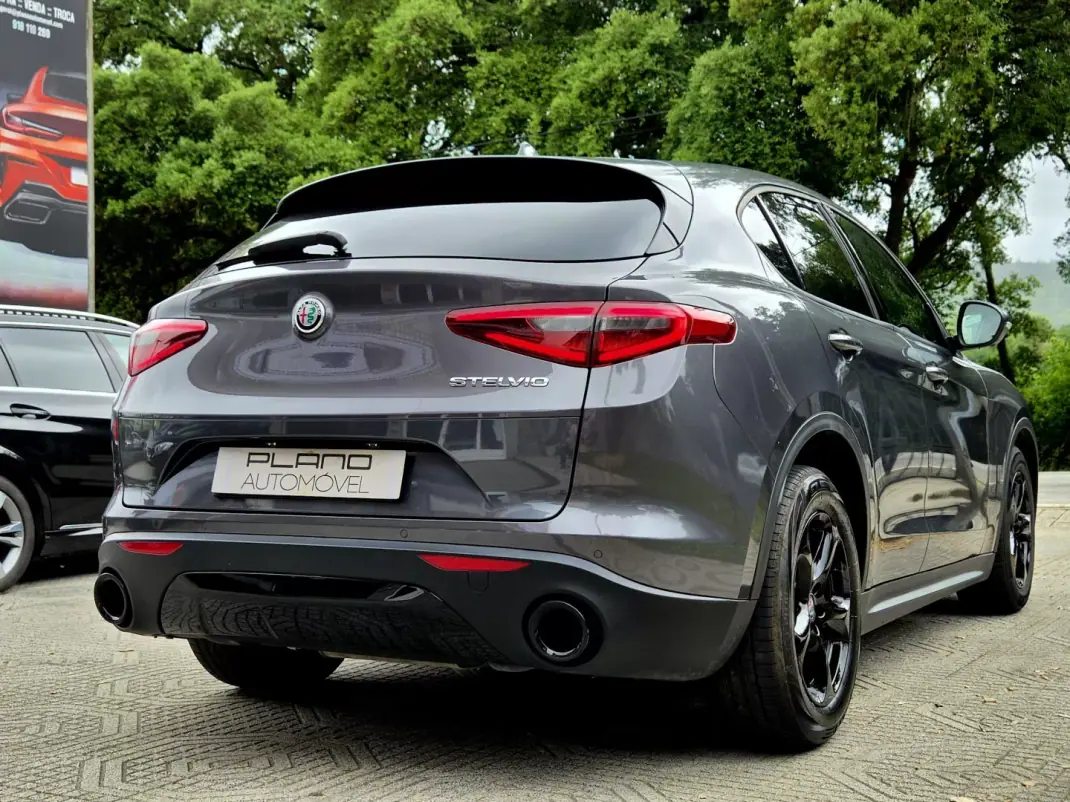 Alfa Romeo Stelvio 2017 - 19900 EUR, 183000 km - 183000km - foto 18 de 23