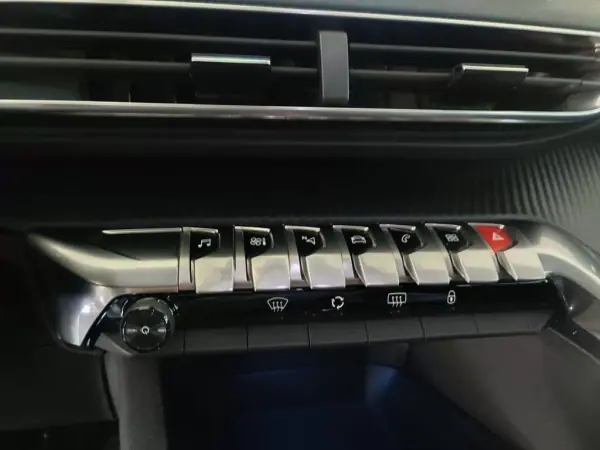 Peugeot 5008 2017 - 19999 EUR, 172000 km - AUTO.MOTO.pt - 172000km - foto 14 de 20