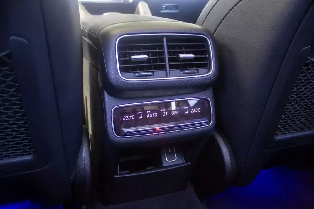 Mercedes-Benz GLE 300 2019 - 56900 EUR, 100700 km - AUTO.MOTO.pt - 100700km - foto 20 de 21