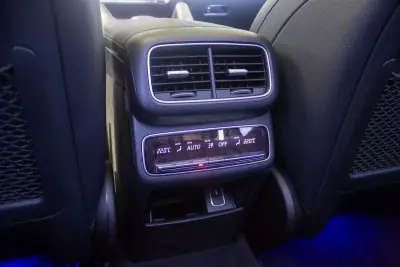 Mercedes-Benz GLE 300 2019 - 56900 EUR, 100700 km - AUTO.MOTO.pt - 100700km - foto 20 de 21