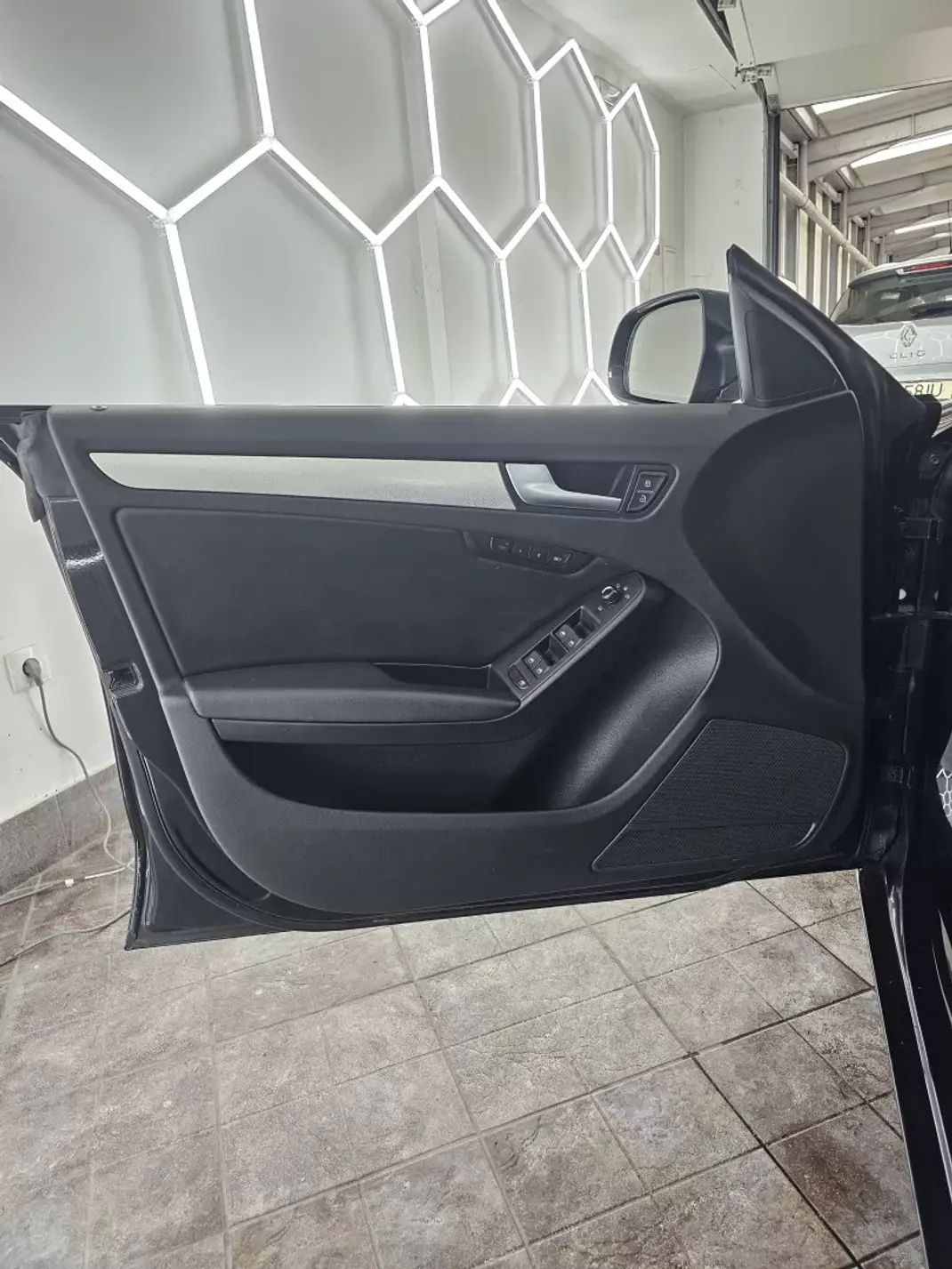 Audi A5 Sportback 2011 - 17500 EUR, 123569 km - AUTO.MOTO.pt - 123569km - foto 16 de 29