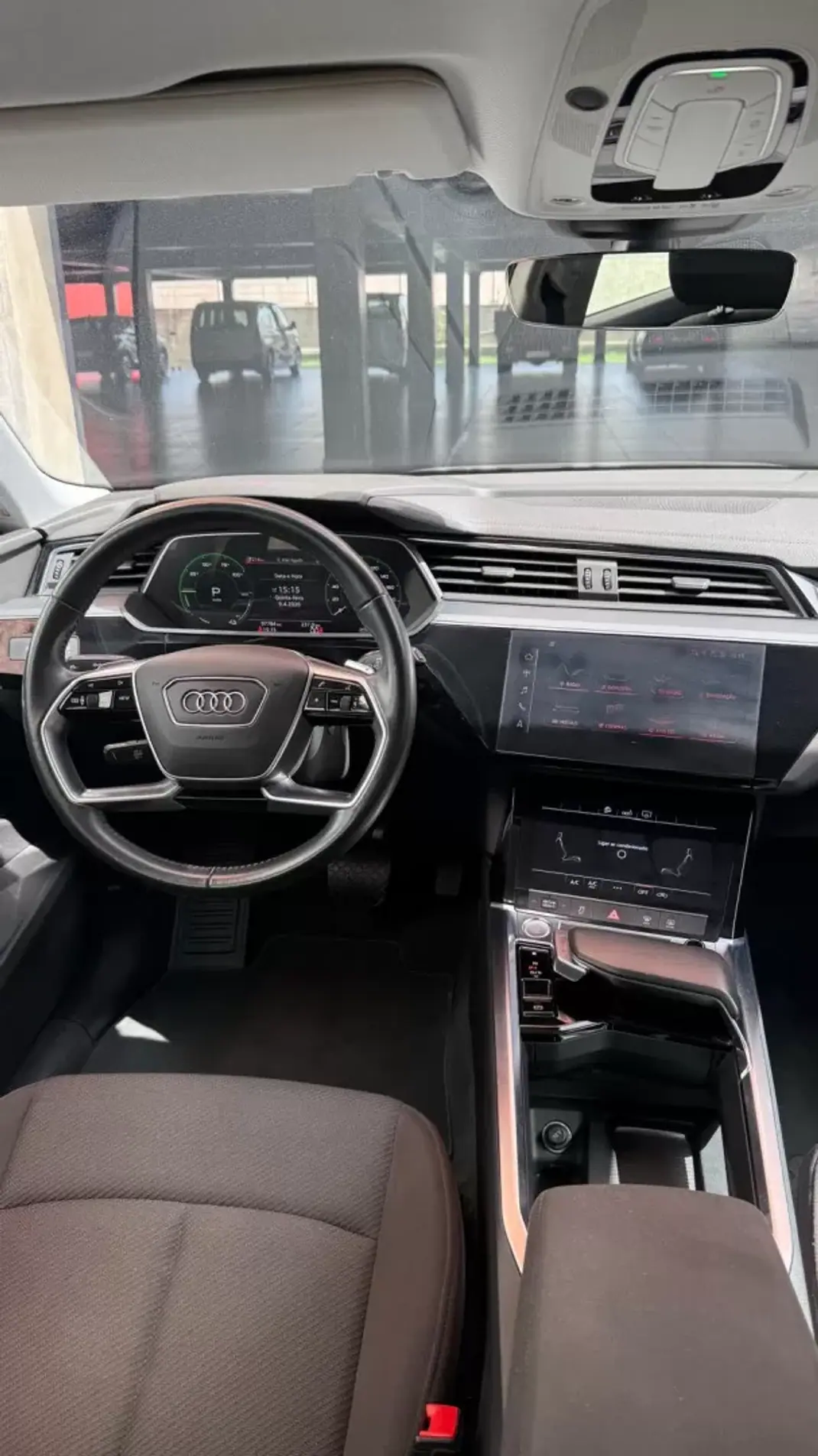 Audi e-tron 2020 - 27500 EUR, 90120 km - AUTO.MOTO.pt - 90120km - foto 16 de 17