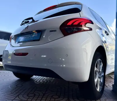 Peugeot 208 2016 - 8950 EUR, 83000 km - AUTO.MOTO.pt - 83000km - foto 11 de 25