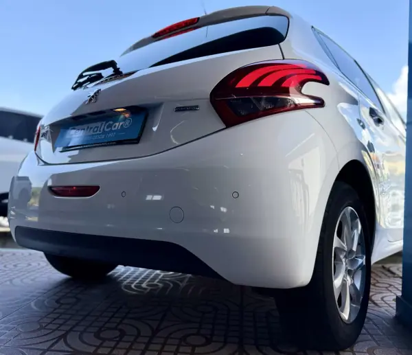 Peugeot 208 2016 - 8950 EUR, 83000 km - AUTO.MOTO.pt - 83000km - foto 11 de 25
