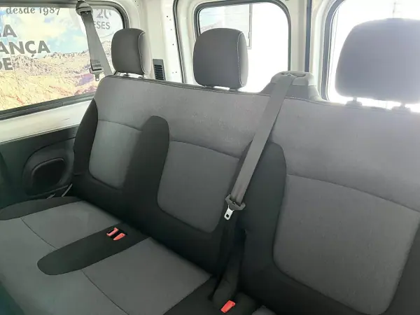 Opel Vivaro 2018 - 22600 EUR, 131722 km - AUTO.MOTO.pt - 131722km - foto 21 de 24