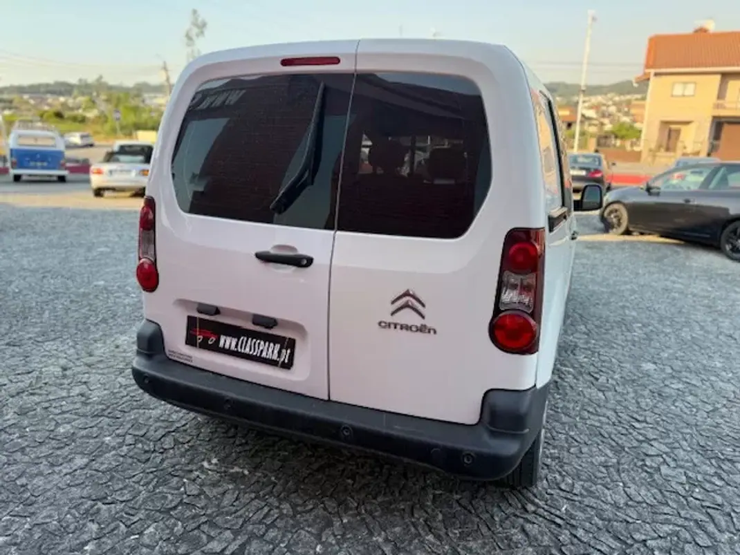 Citroën Berlingo 2017 - 9900 EUR, 176000 km - AUTO.MOTO.pt - 176000km - foto 2 de 10