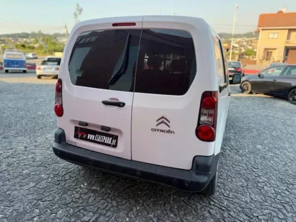 Citroën Berlingo 2017 - 11900 EUR, 176000 km - AUTO.MOTO.pt - 176000km - foto 2 de 10
