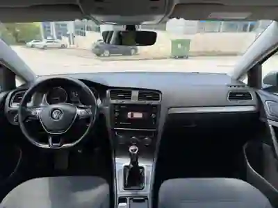 Volkswagen Golf Variant 2017 - 11250 EUR, 193000 km - AUTO.MOTO.pt - 193000km - foto 10 de 14