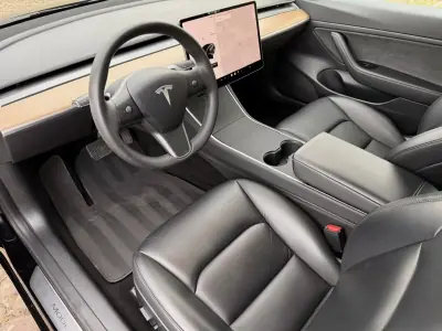 Tesla Model 3 2020 - 21500 EUR, 106000 km - AUTO.MOTO.pt - 106000km - foto 4 de 18