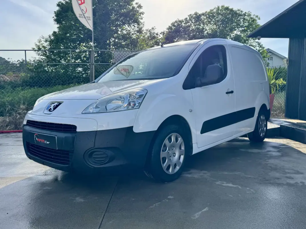 Peugeot Partner 1.6HDI L1 2011 - 5999 EUR, 199900 km - AUTO.MOTO.pt - 199900km - foto 1 de 17