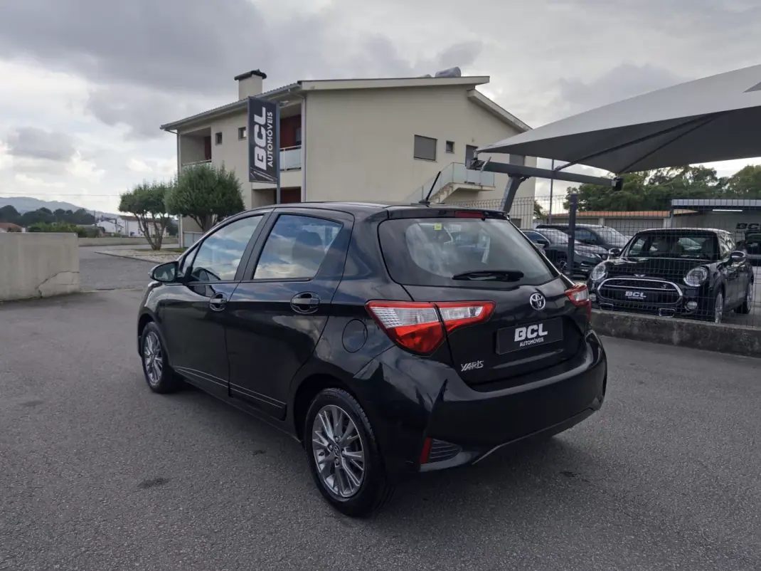 Toyota Yaris 2017 - 11990 EUR, 103000 km - AUTO.MOTO.pt - 103000km - foto 5 de 39