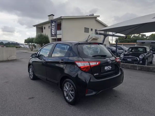 Toyota Yaris 2017 - 11990 EUR, 103000 km - AUTO.MOTO.pt - 103000km - foto 5 de 39