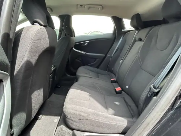 Volvo V40 Cross Country 2014 - 11750 EUR, 189500 km - AUTO.MOTO.pt - 189500km - foto 16 de 20