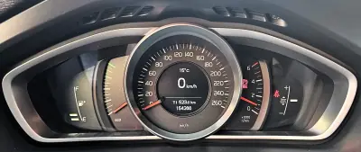 Volvo V40 2014 - 11500 EUR, 154200 km - AUTO.MOTO.pt - 154200km - foto 12 de 20