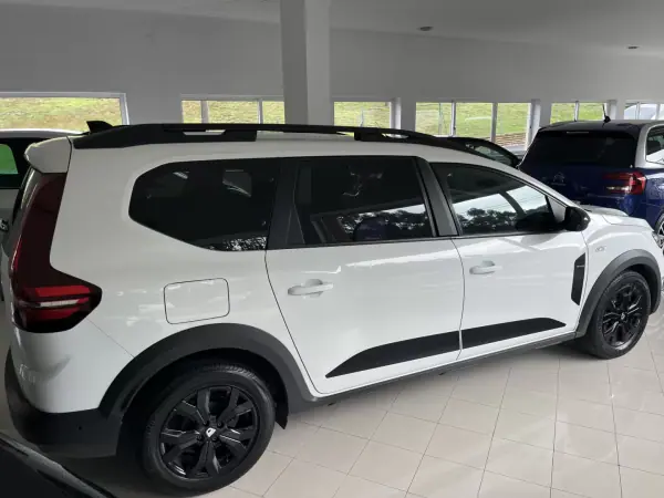 Dacia Jogger 2022 - 14900 EUR, 173000 km - AUTO.MOTO.pt - 173000km - foto 2 de 12
