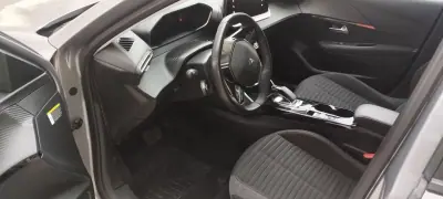 Peugeot e-208 2022 - 18800 EUR, 18060 km - 18060km - foto 9 de 20