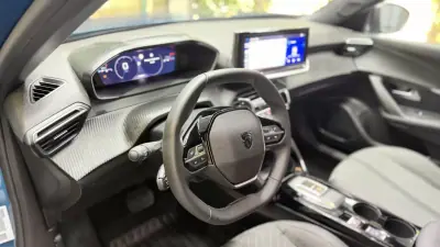 Peugeot 2008 2025 - 24000 EUR, 12000 km - AUTO.MOTO.pt - 12000km - foto 15 de 23