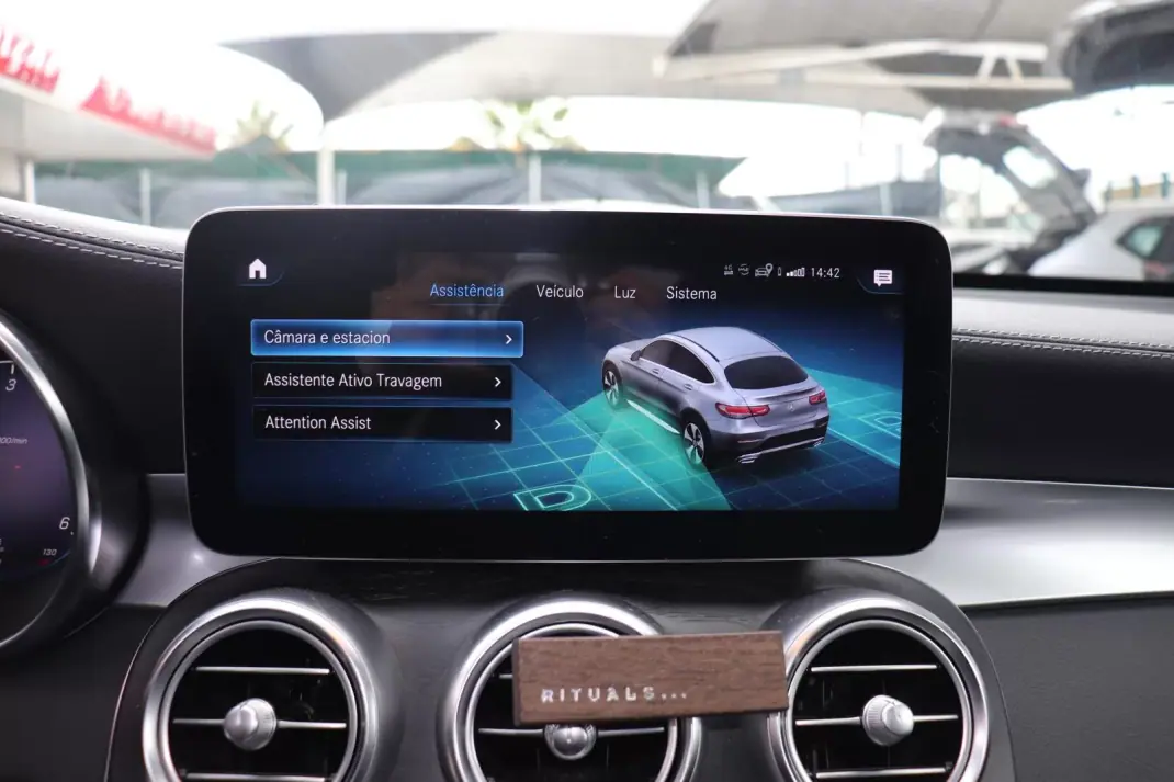 Mercedes-Benz 200 2020 - 54990 EUR, 120000 km - AUTO.MOTO.pt - 120000km - foto 14 de 20