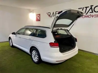Volkswagen Passat Variant 2019 - 15750 EUR, 257000 km - AUTO.MOTO.pt - 257000km - foto 30 de 33