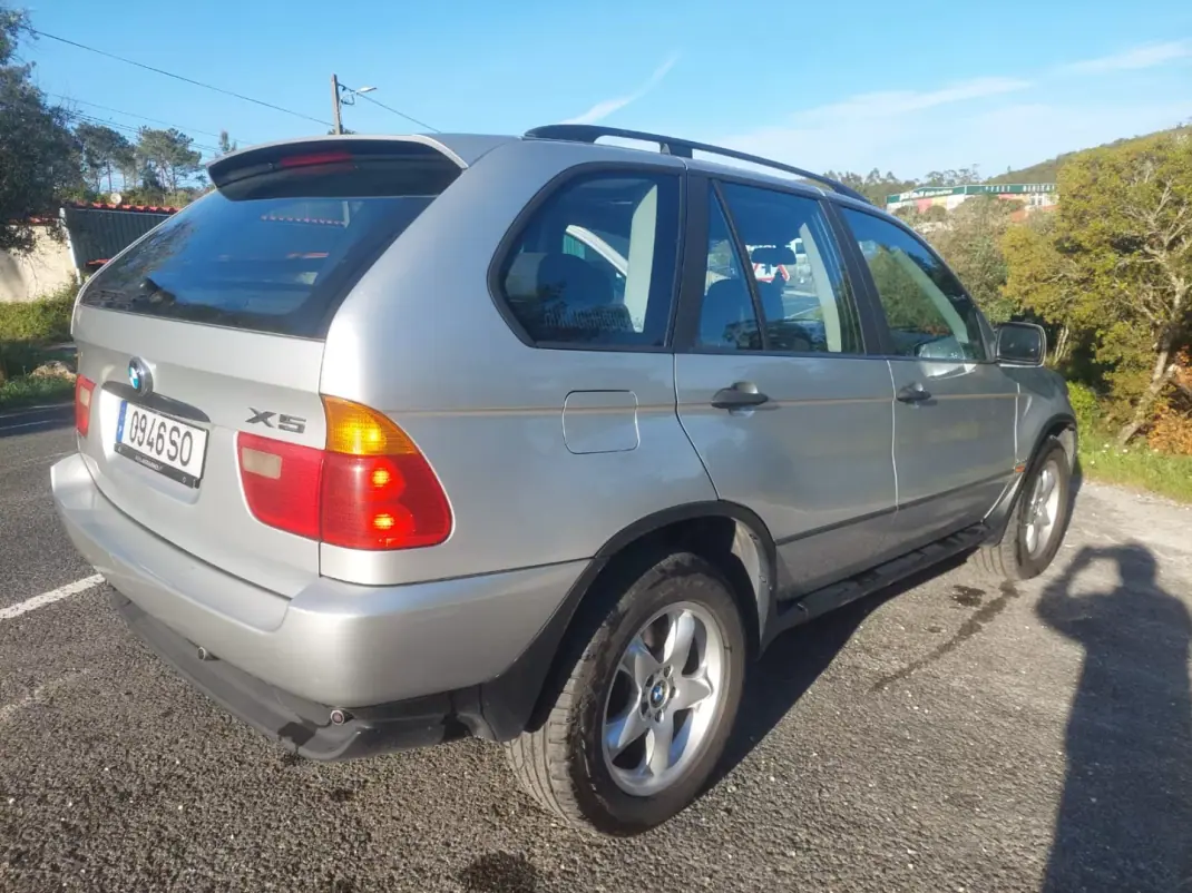 BMW X5 2001 - 10900 EUR, 272000 km - AUTO.MOTO.pt - 272000km - foto 3 de 13