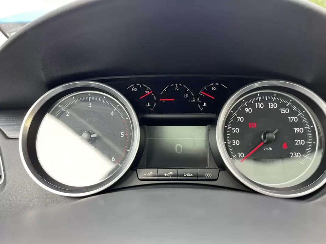 Peugeot 508 SW 2014 - 8450 EUR, 217000 km - AUTO.MOTO.pt - 217000km - foto 15 de 52