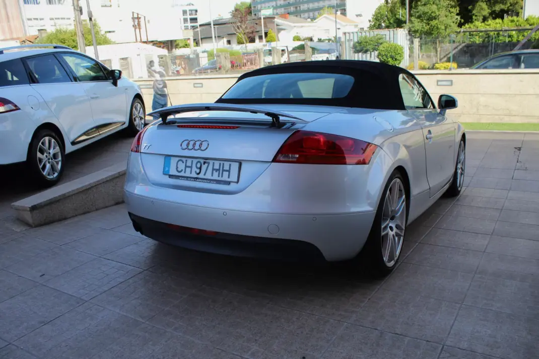 Audi TT Roadster 2009 - 12990 EUR, 216600 km - 216600km - foto 26 de 28