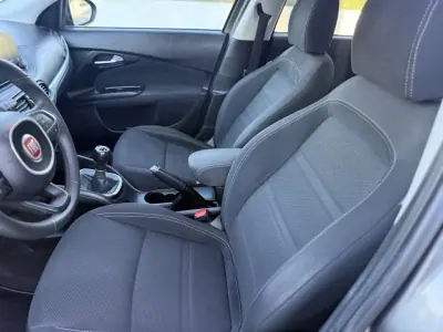 Fiat Tipo Station Wagon 2019 - 9999 EUR, 120000 km - AUTO.MOTO.pt - 120000km - foto 10 de 12