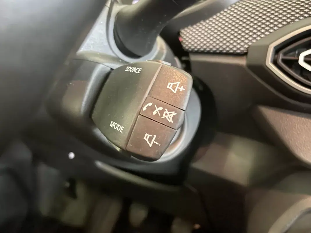 Dacia Jogger 2023 - 14950 EUR, 107000 km - AUTO.MOTO.pt - 107000km - foto 32 de 33