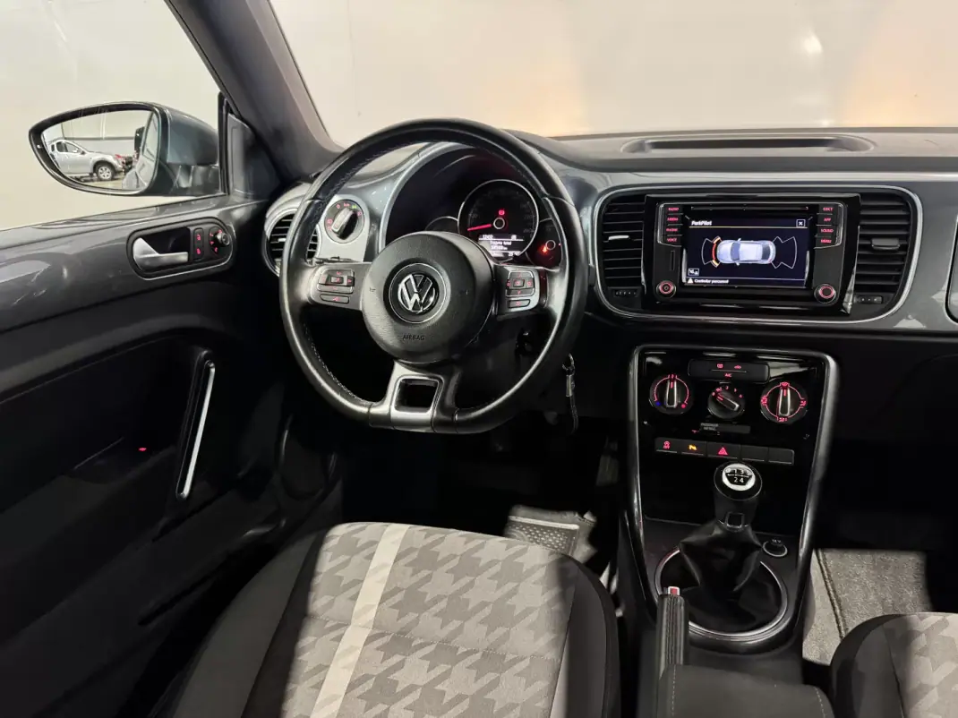 Volkswagen New Beetle 2018 - 19900 EUR, 58588 km - 58588km - foto 13 de 47
