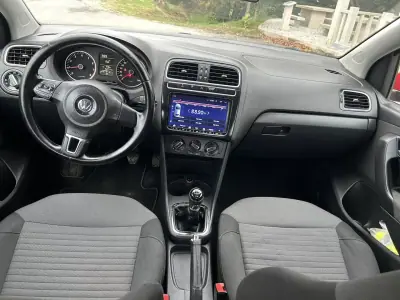 Volkswagen Polo 2010 - 7900 EUR, 152000 km - AUTO.MOTO.pt - 152000km - foto 7 de 12