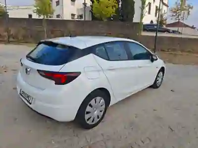 Opel Astra 2020 - 12000 EUR, 118000 km - AUTO.MOTO.pt - 118000km - foto 6 de 15