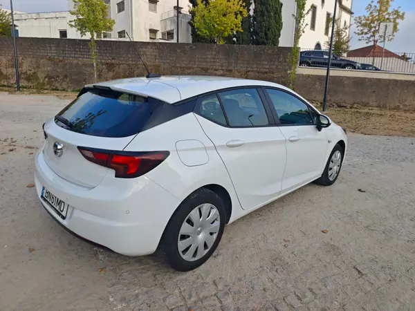 Opel Astra 2020 - 12000 EUR, 118000 km - AUTO.MOTO.pt - 118000km - foto 6 de 15