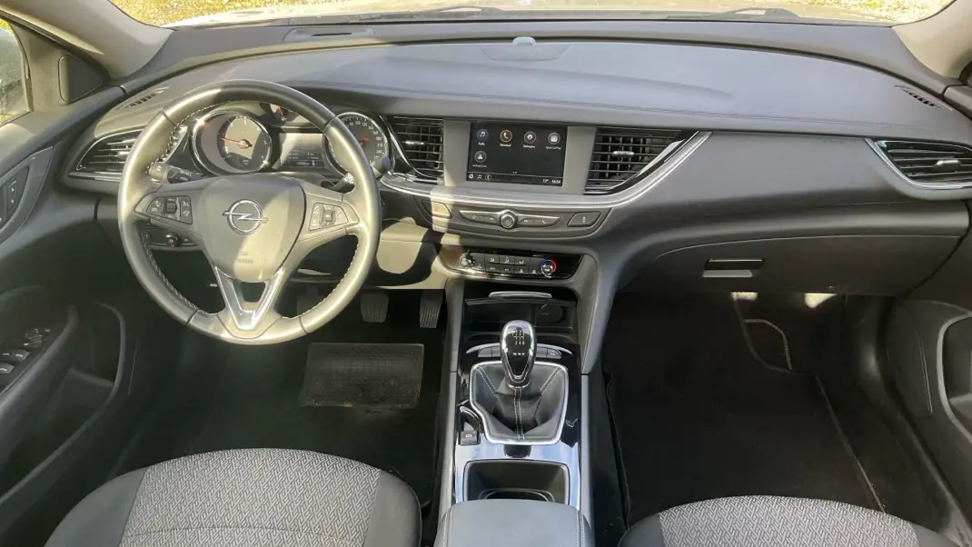 Opel Insignia Grand Sport 2019 - 12600 EUR, 139000 km - AUTO.MOTO.pt - 139000km - foto 6 de 9