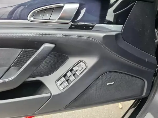 Porsche Panamera 2015 - 38499 EUR, 165000 km - AUTO.MOTO.pt - 165000km - foto 27 de 39