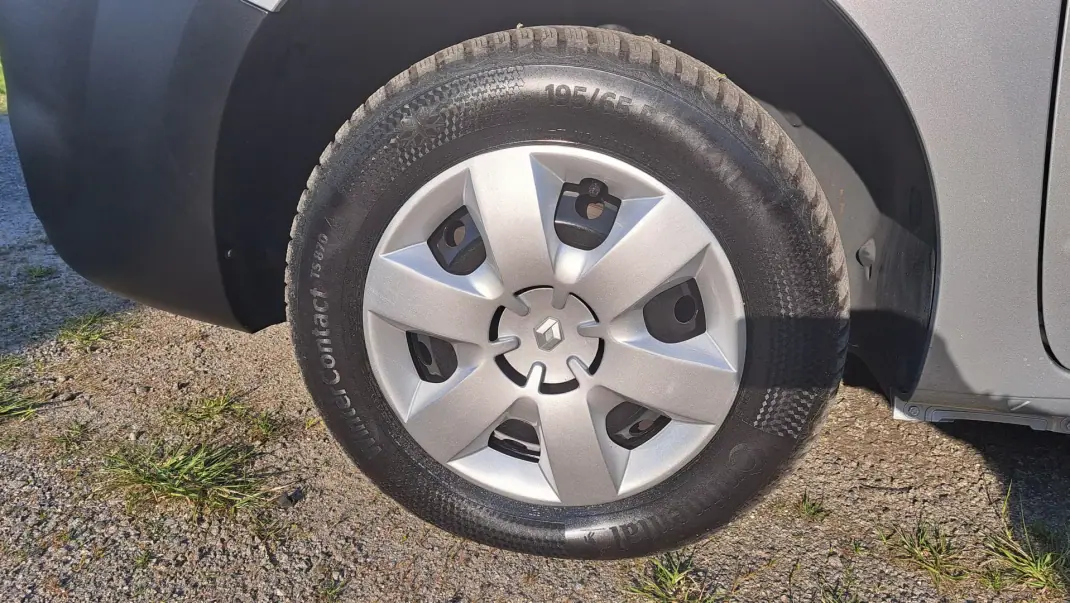 Renault 2019 - 19900 EUR, 100835 km - AUTO.MOTO.pt - 100835km - foto 28 de 28