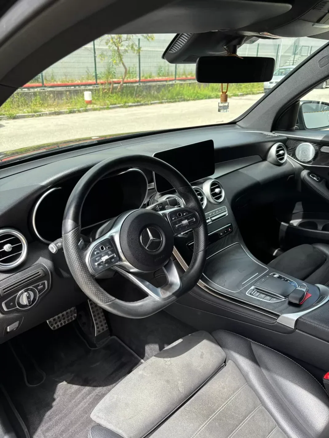 Mercedes-Benz GLC 300 2019 - 49990 EUR, 84000 km - AUTO.MOTO.pt - 84000km - foto 6 de 9