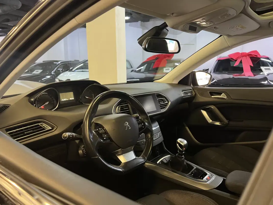 Peugeot 308 SW 2016 - 10990 EUR, 160000 km - 160000km - foto 5 de 42